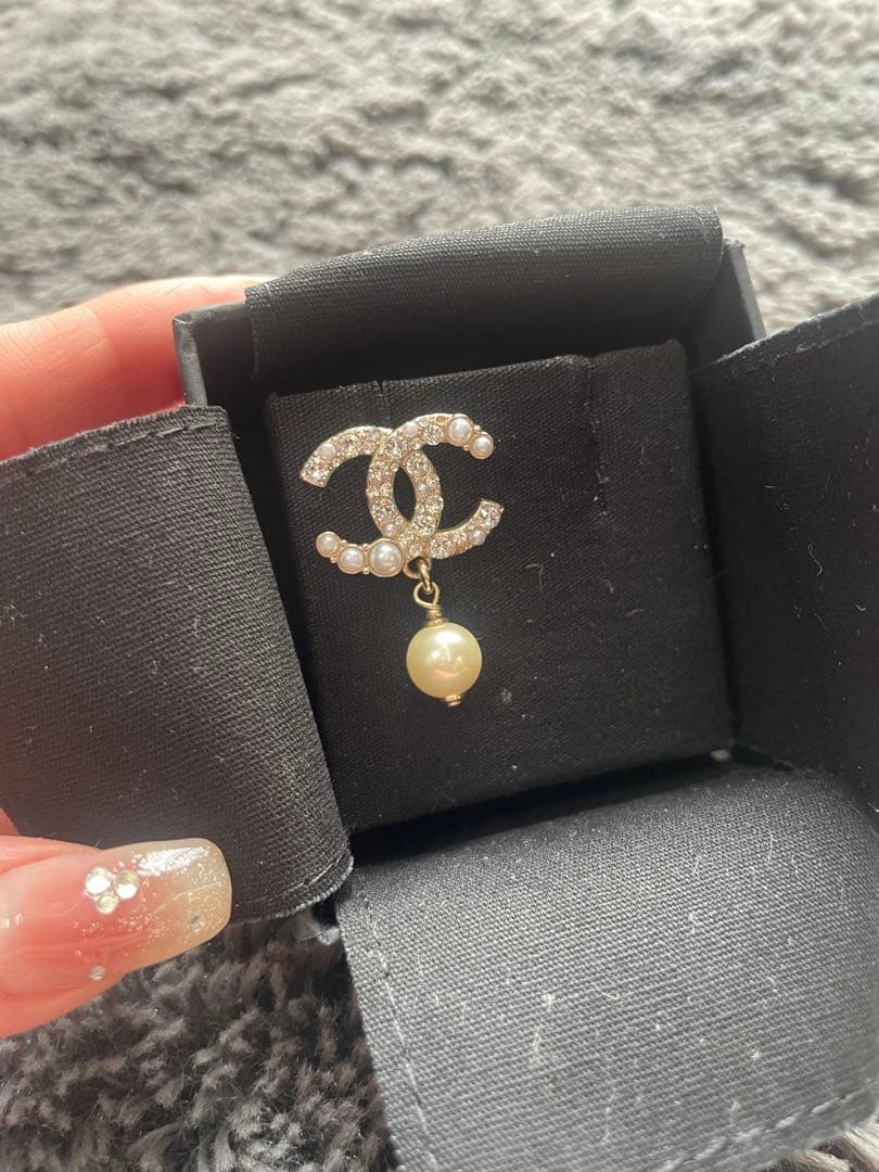 CHANEL パール付きロゴデザイン ピアス(片耳用)