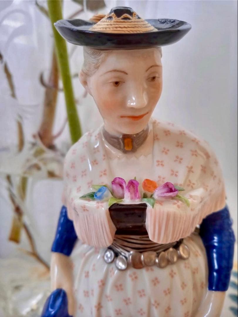 Nymphenburg ニンフェンブルグ　女性　フィギュリン　ドイツ製
