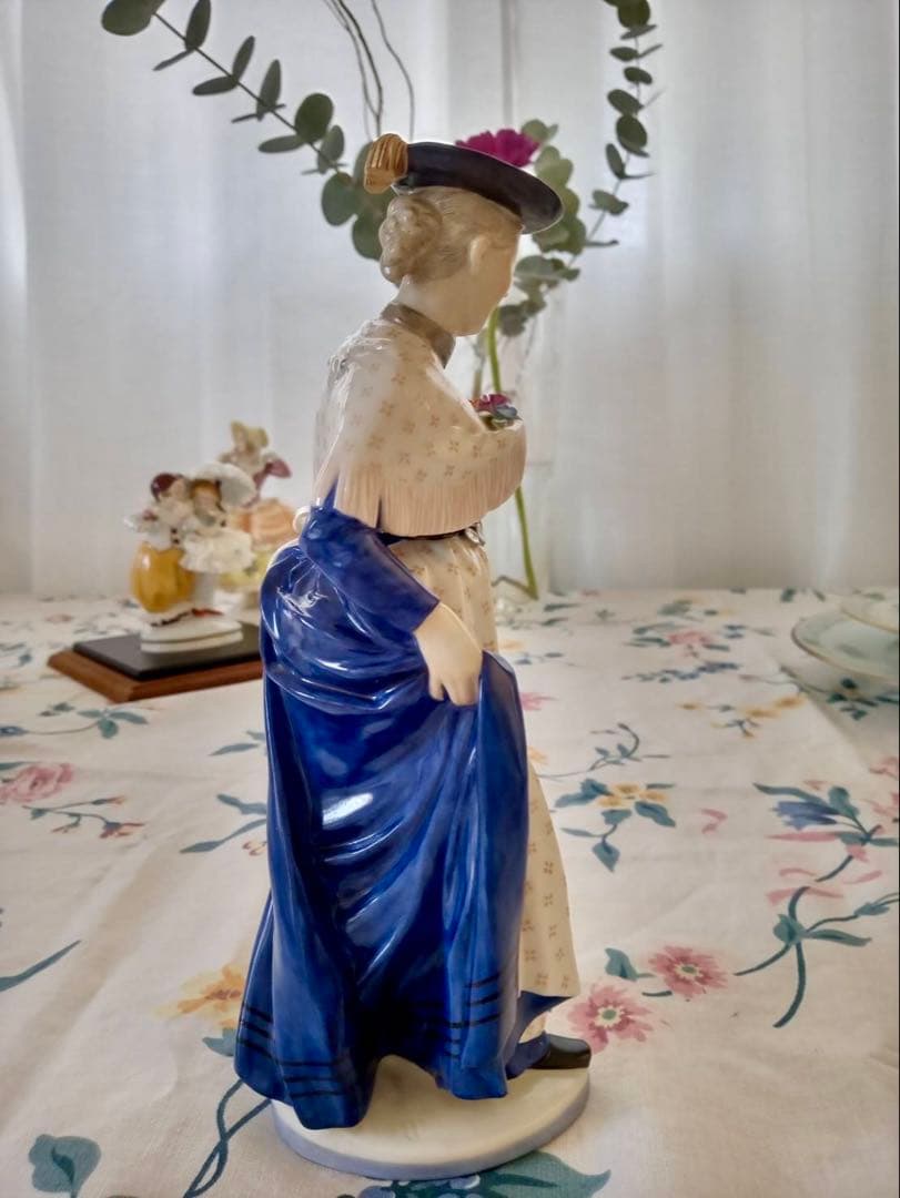 Nymphenburg ニンフェンブルグ　女性　フィギュリン　ドイツ製