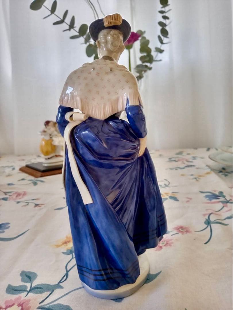 Nymphenburg ニンフェンブルグ　女性　フィギュリン　ドイツ製
