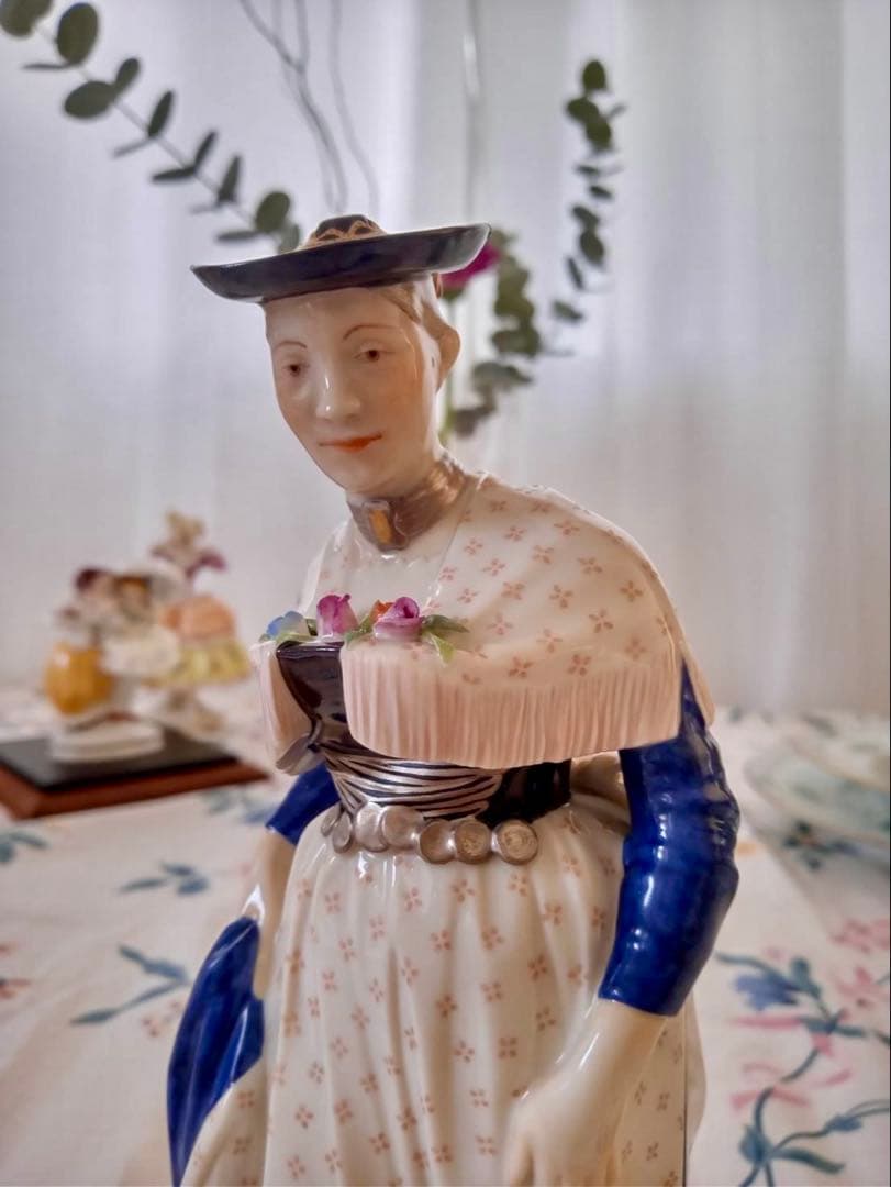 Nymphenburg ニンフェンブルグ　女性　フィギュリン　ドイツ製