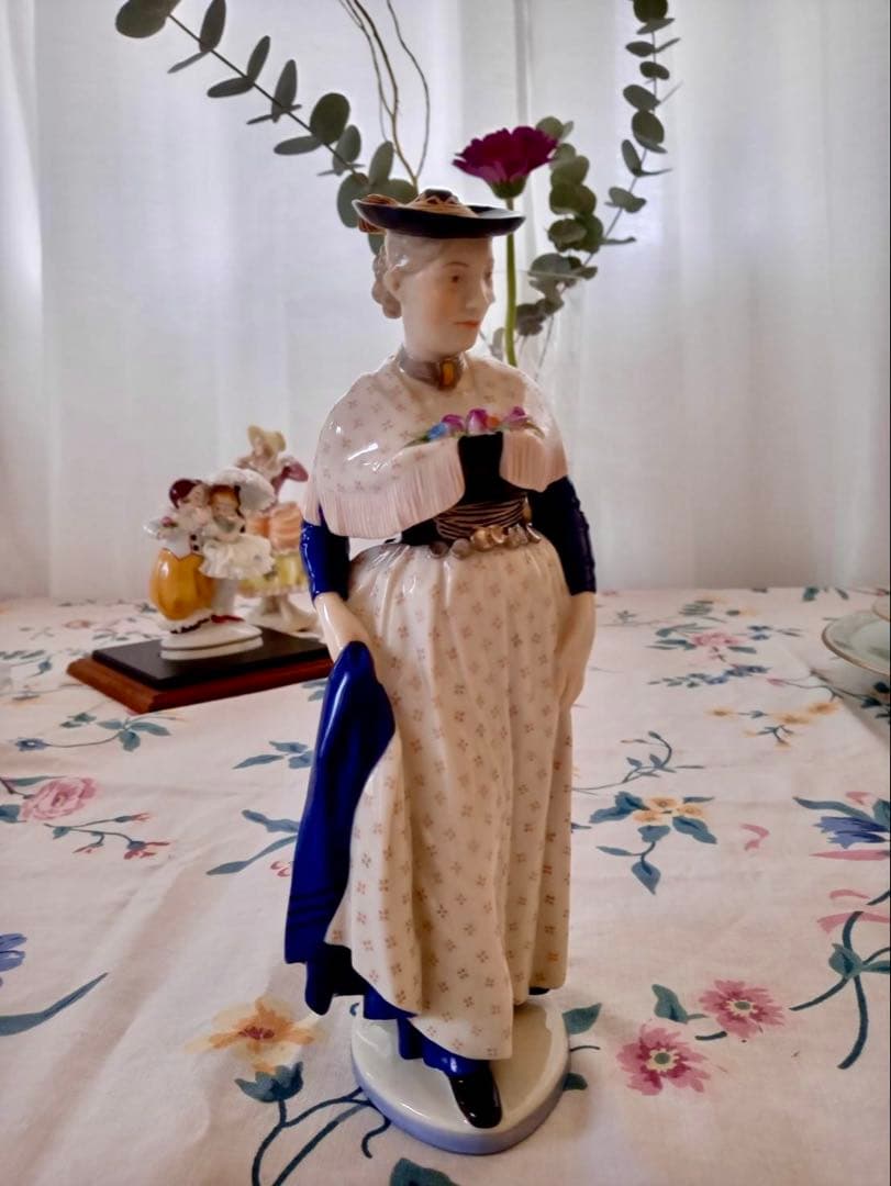 Nymphenburg ニンフェンブルグ　女性　フィギュリン　ドイツ製