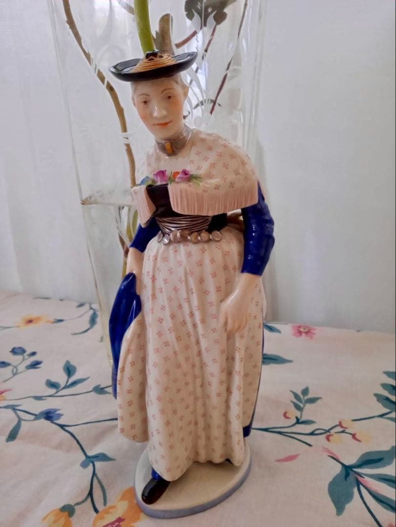 Nymphenburg ニンフェンブルグ　女性　フィギュリン　ドイツ製