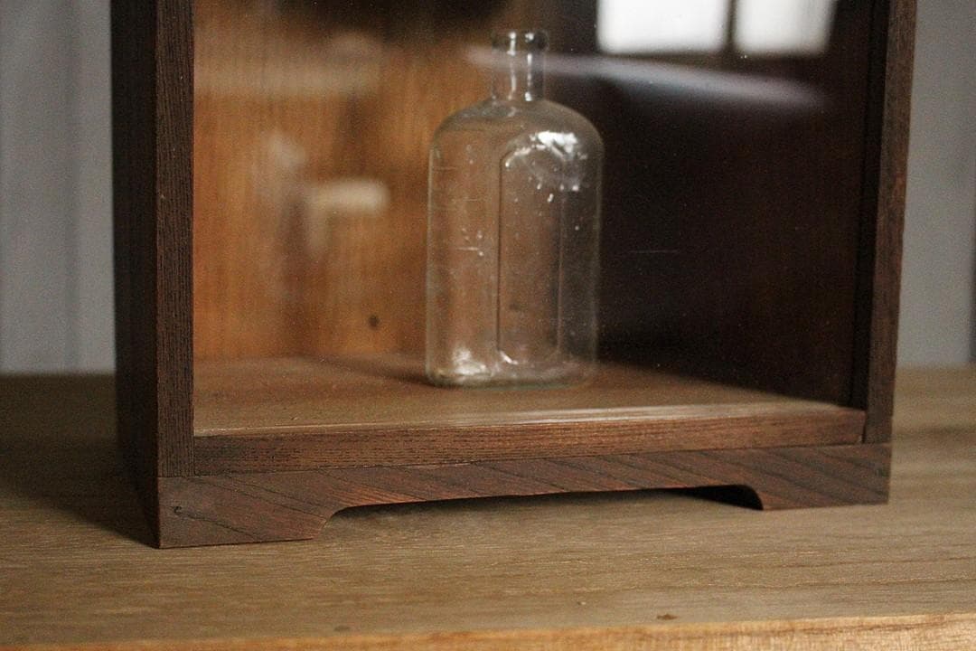 古い小さな木枠の卓上ガラスケース　キッチン収納　収納棚　古道具　古家具