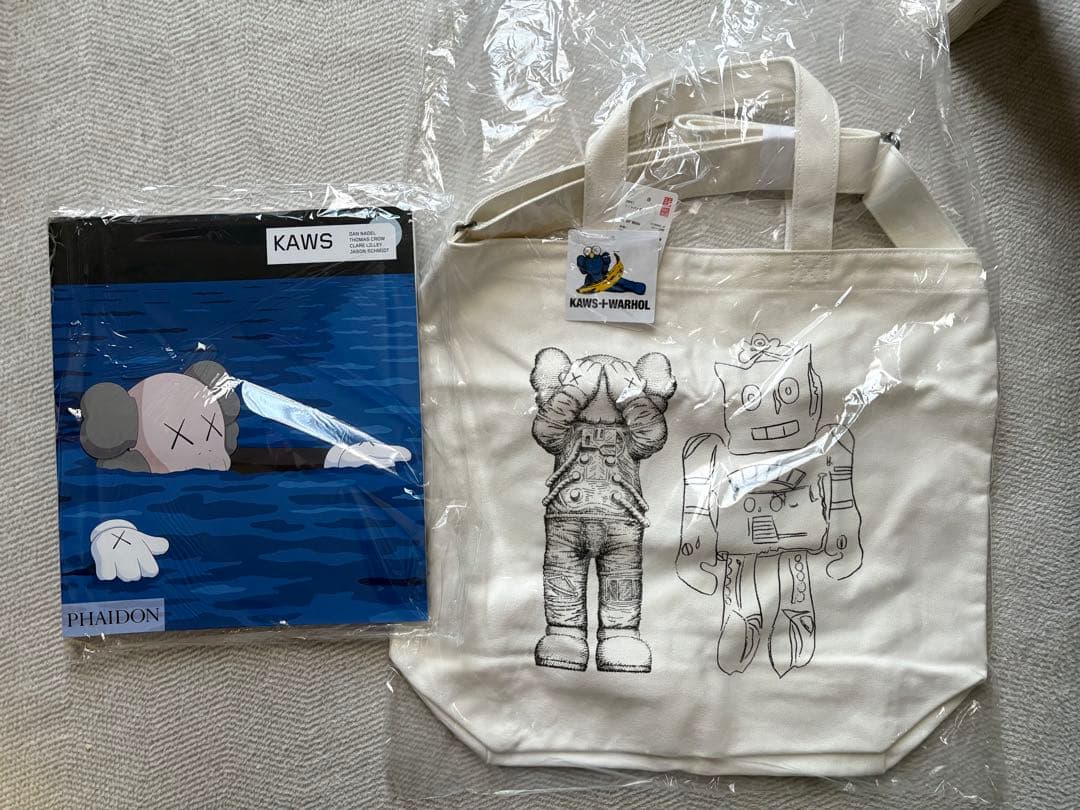 新品未使用KAWS アートブック & トートバッグ セット