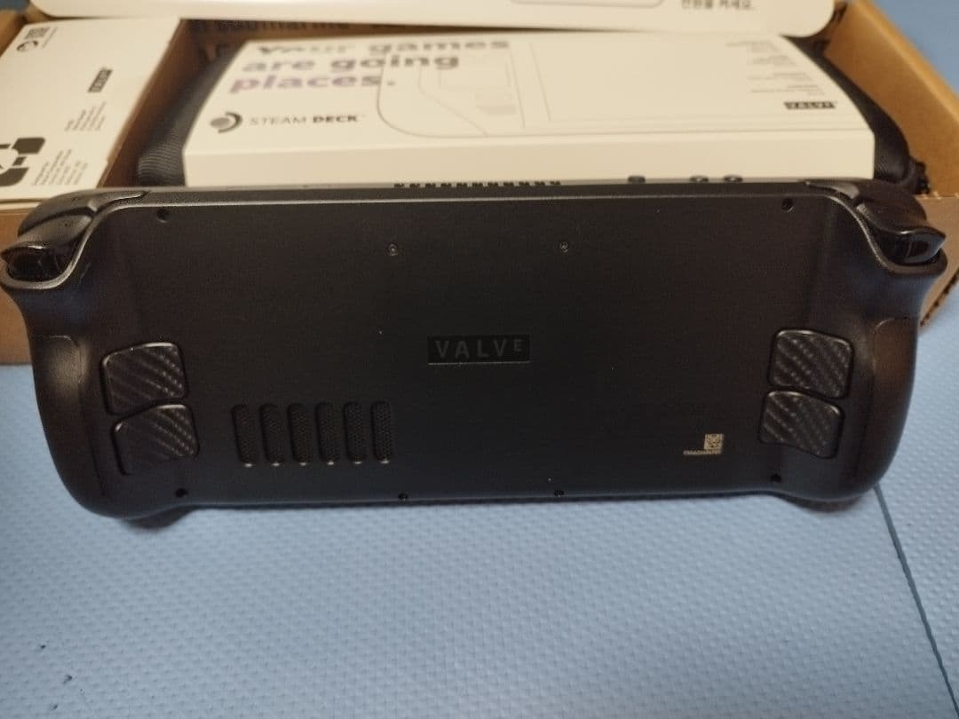 Steam Deck 携帯型ゲーム機 Valve製 ＬCＤモデル