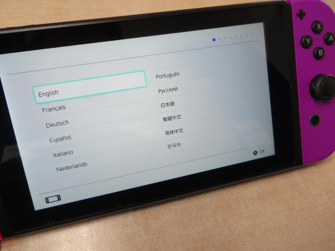 ニンテンドースイッチ本体+ジョイコンストラップ