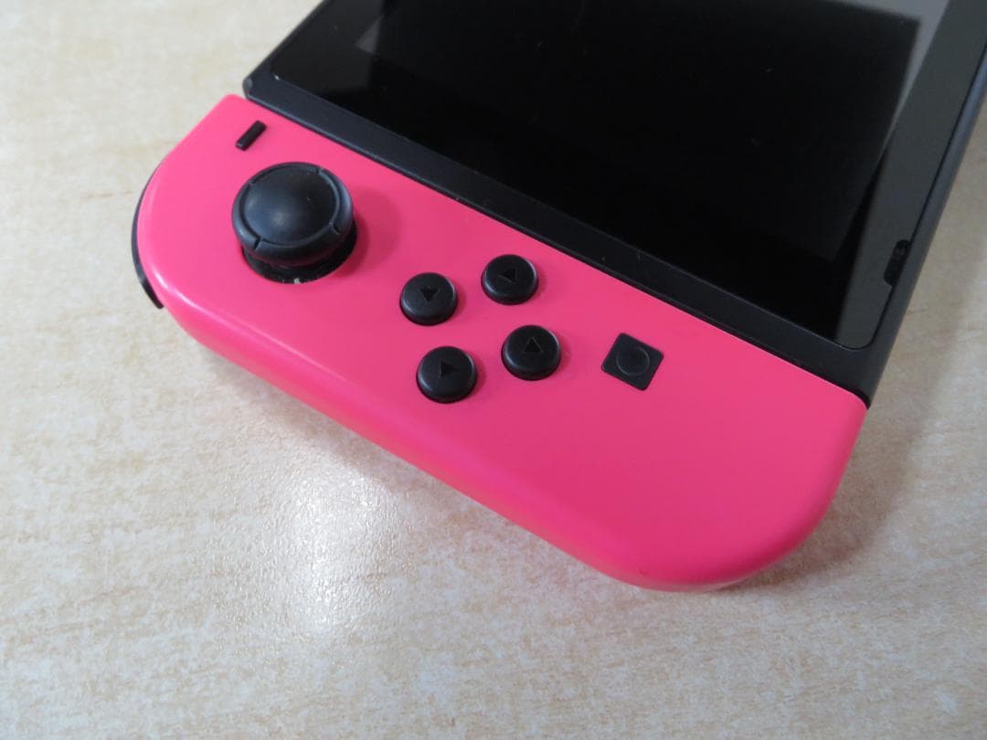 ニンテンドースイッチ本体+ジョイコンストラップ
