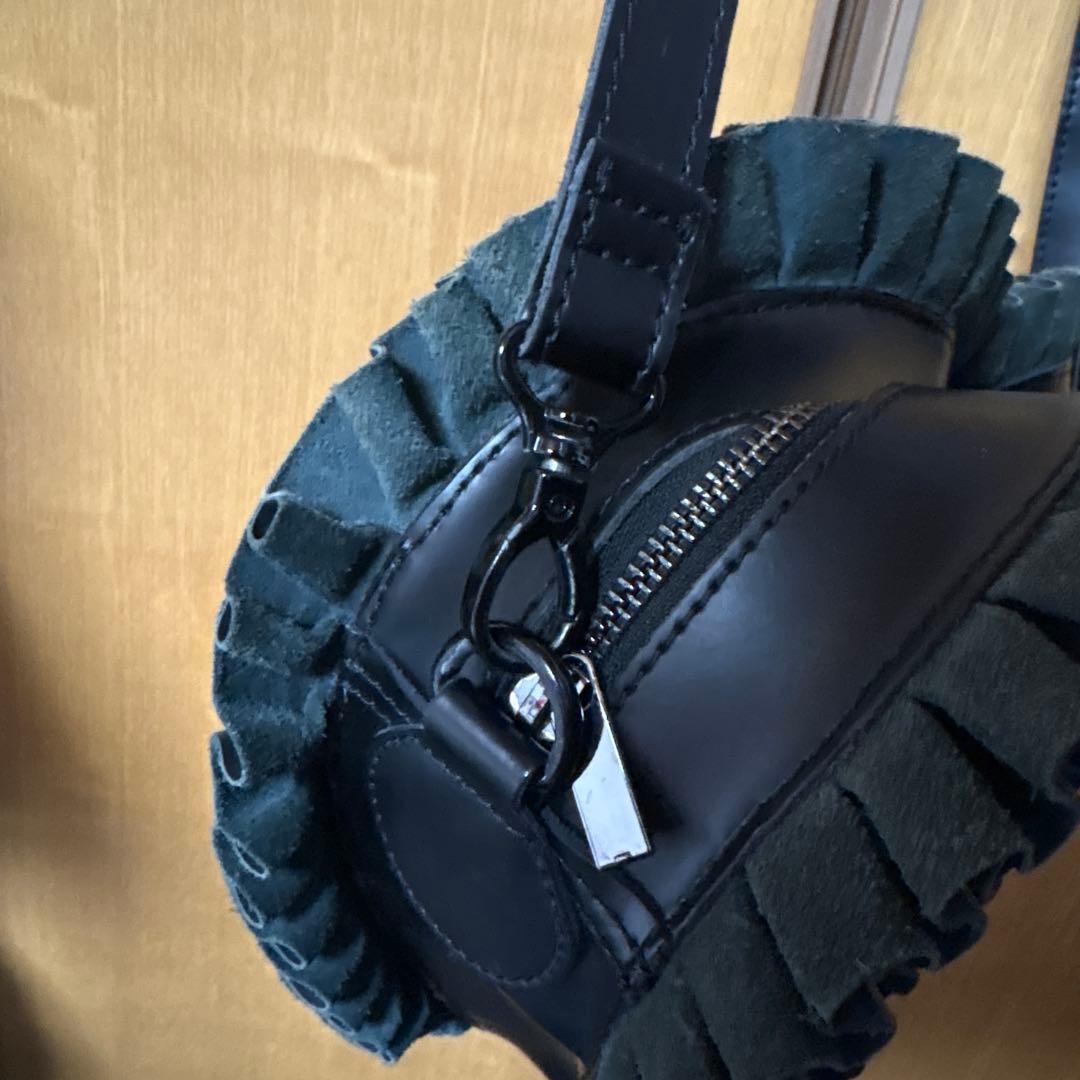 る　Dr.Martens バレンタイン限定　ハートフリルバッグ