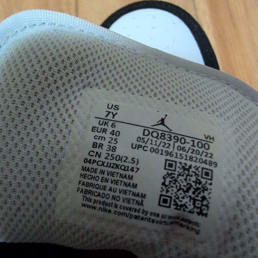 NIKE　エア・ジョーダン1　DQ8390-100 25.0cm