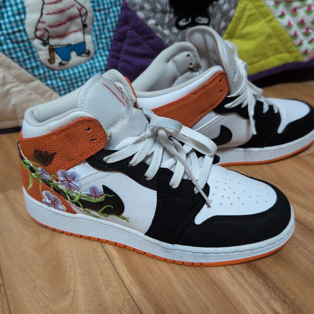 NIKE　エア・ジョーダン1　DQ8390-100 25.0cm