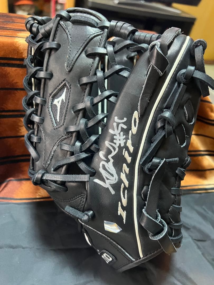 イチロー直筆サイングローブ　限定品　MIZUNO社製　イチローグローブ　グローブ