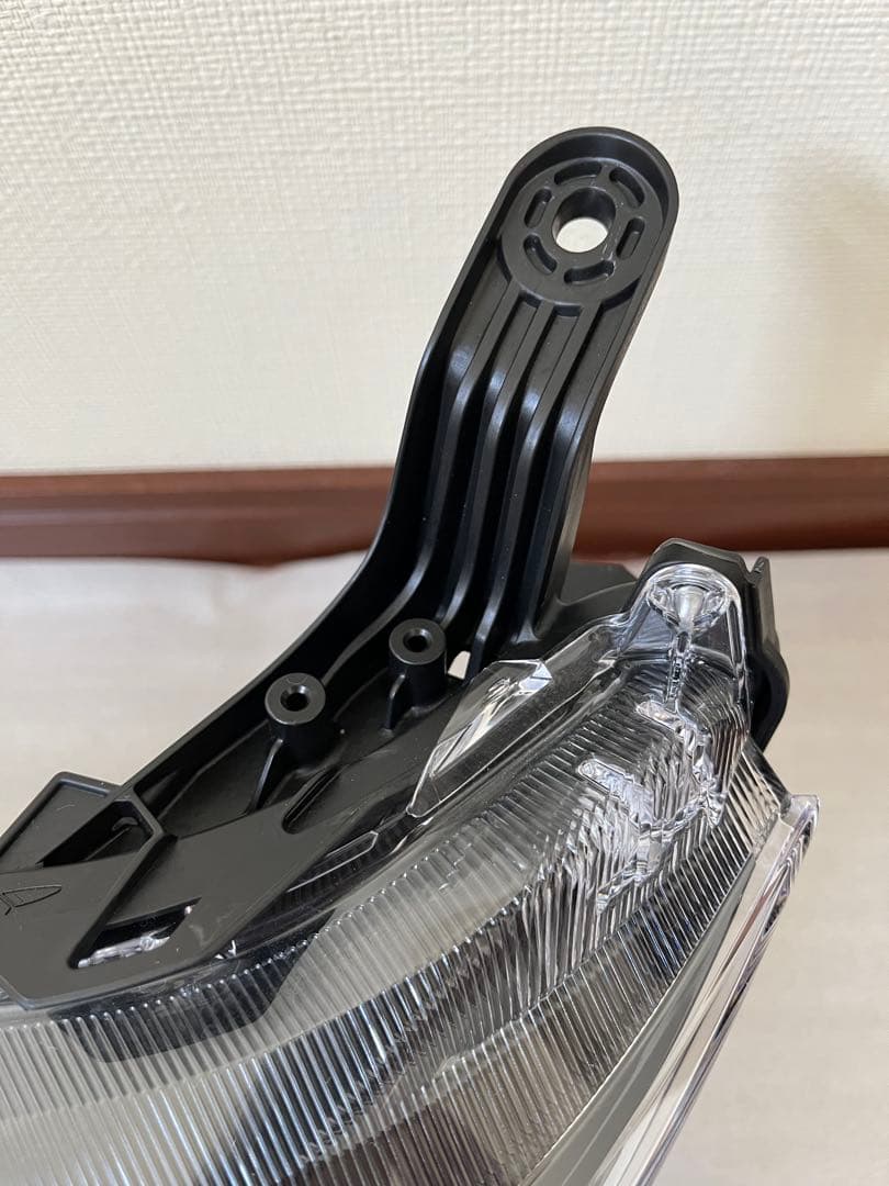 美品　ダイハツ　ムーヴ　LA860S　左ヘッドランプ　ヘッドライト