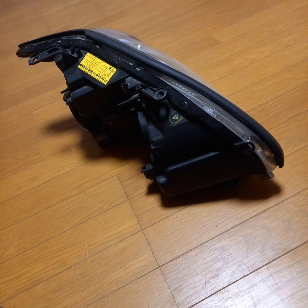トヨタハリアー30系純正左側ヘッドライトユニット。コイト製品