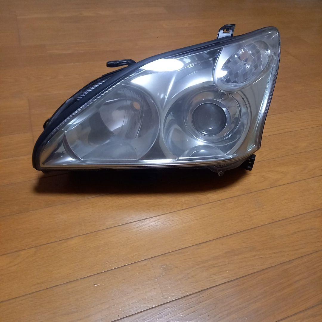 トヨタハリアー30系純正左側ヘッドライトユニット。コイト製品