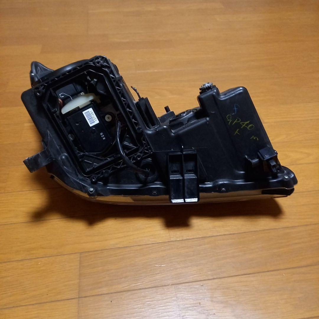 トヨタハリアー30系純正左側ヘッドライトユニット。コイト製品