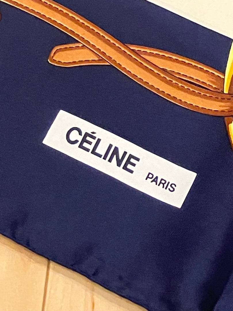 美品　CÉLINE セリーヌ　馬車　ホースビット　大判　シルク　スカーフ