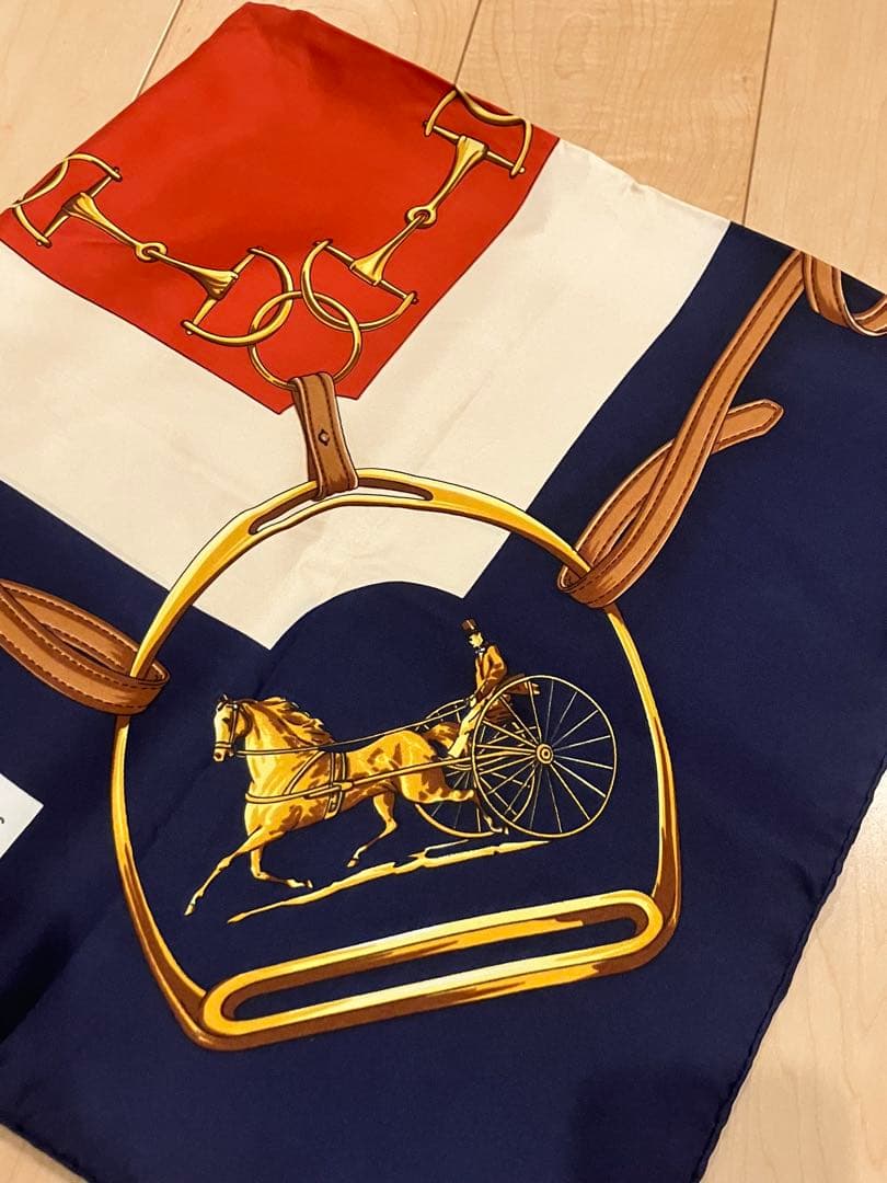 美品　CÉLINE セリーヌ　馬車　ホースビット　大判　シルク　スカーフ