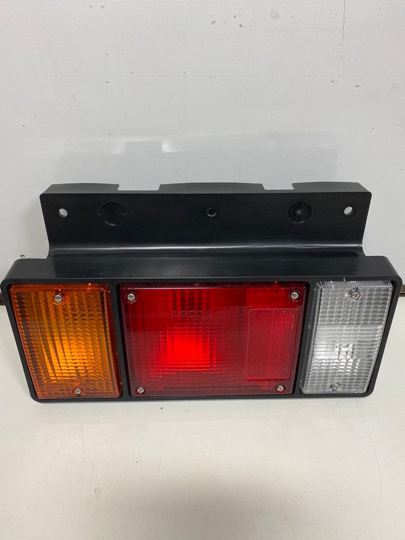 いすゞエルフ 左右セット 左右セット24V トラックテールランプ