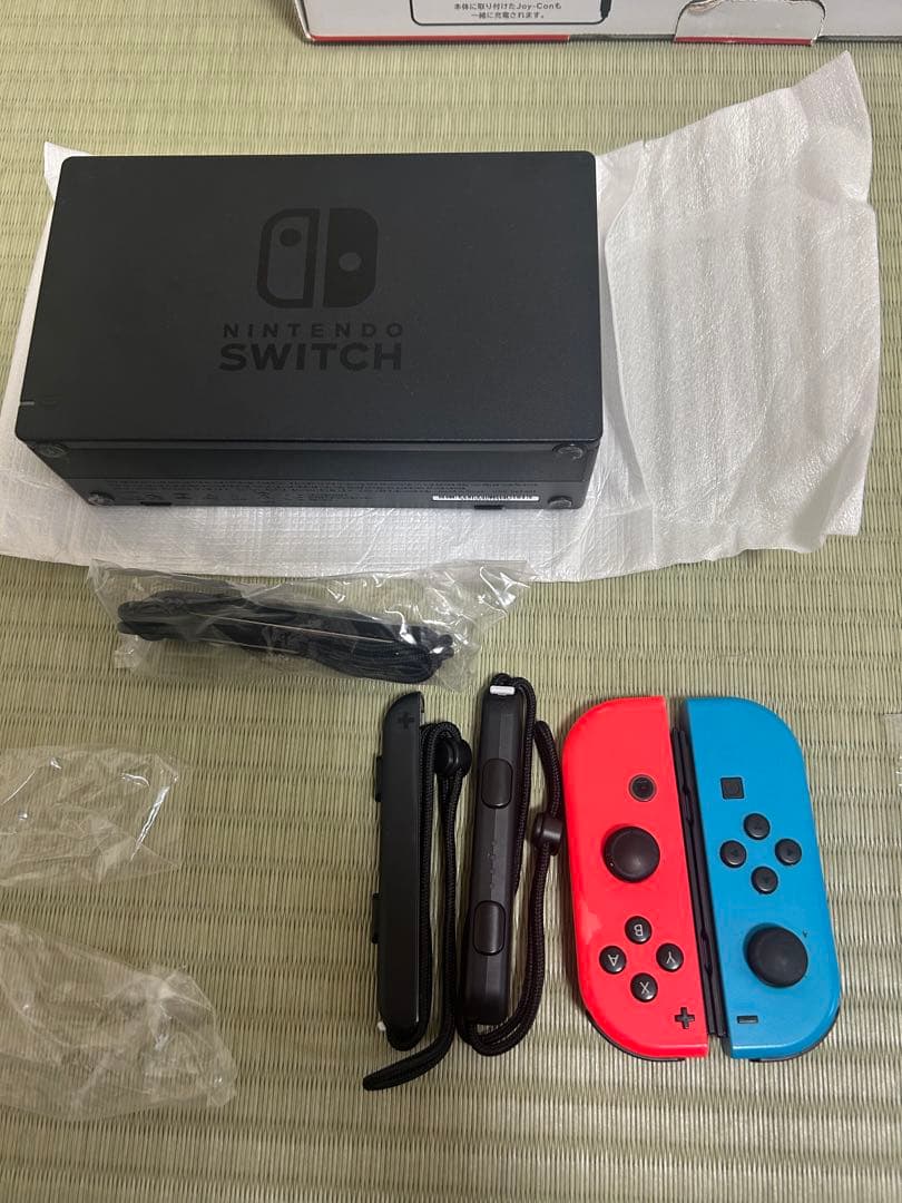 @*様 大*ん様 Nintendo Switch 本体　ネオンブルー/レッド
