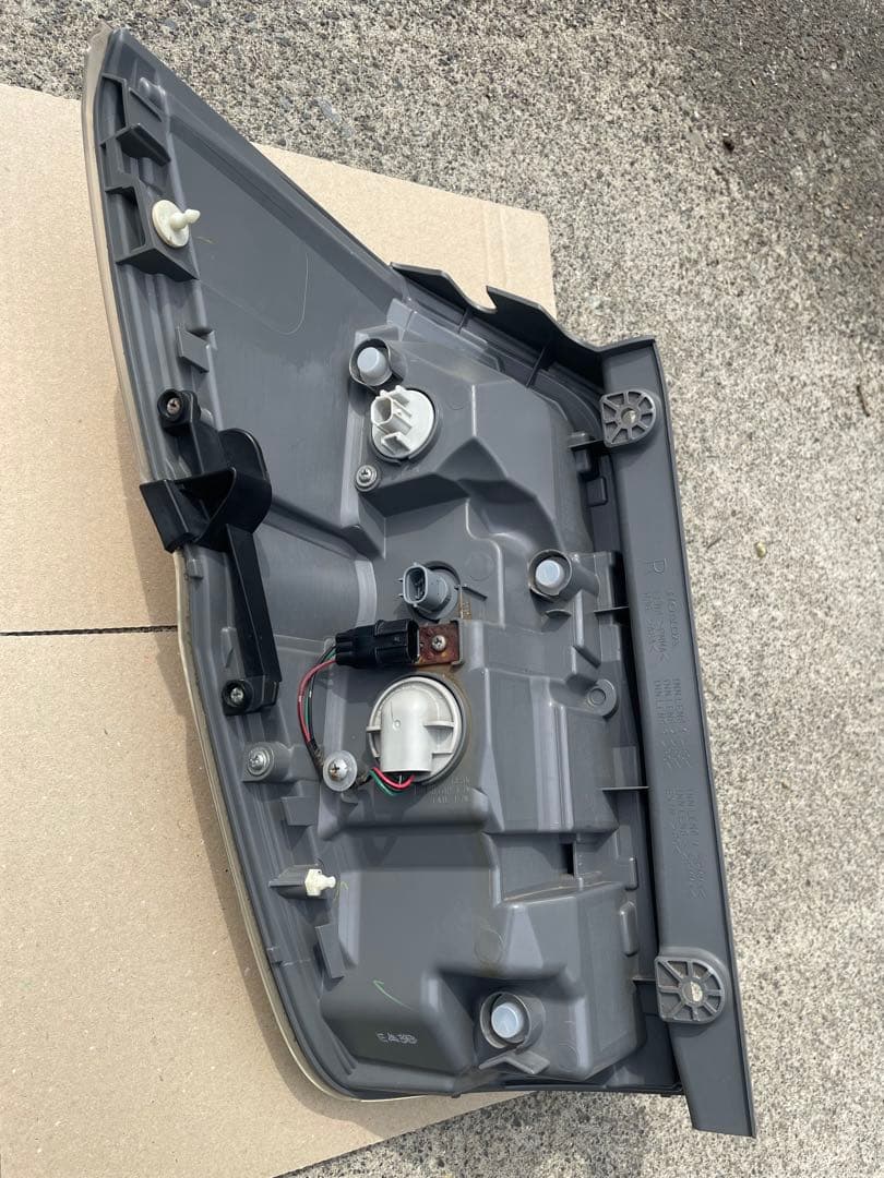 ホンダステップワゴン スパーダ RK5 後期純正LEDテールレンズ 運転席側