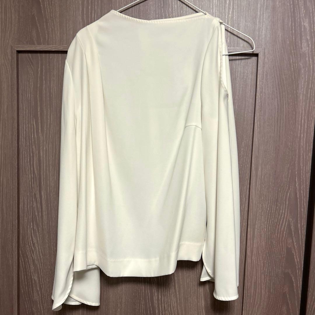 anuans アシメネックサテンブラウス （WHITE）