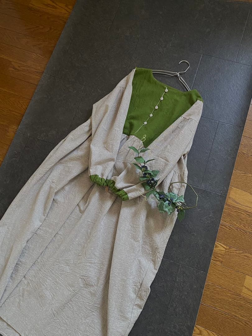 handmade＊月のツバメ・生成りと緑色のナチュラルなワンピース