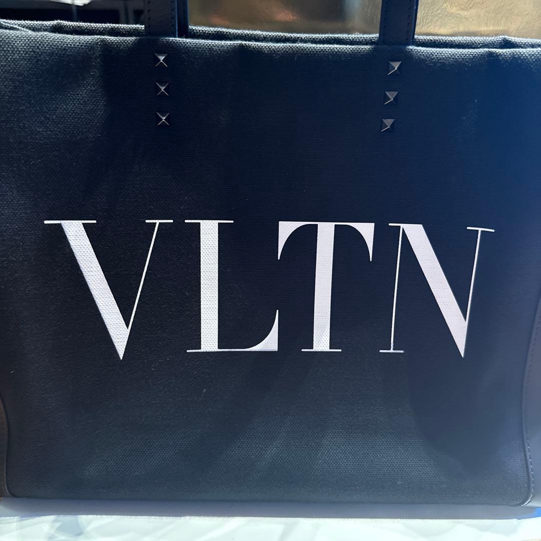 VALENTINO ブラック トートバッグ VLNT