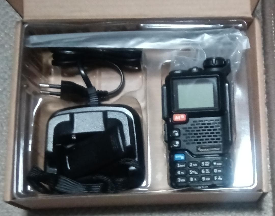広帯域受信機　UV-5R Plus　(２９９７ｃｈ)ショートアンテナサービス付き