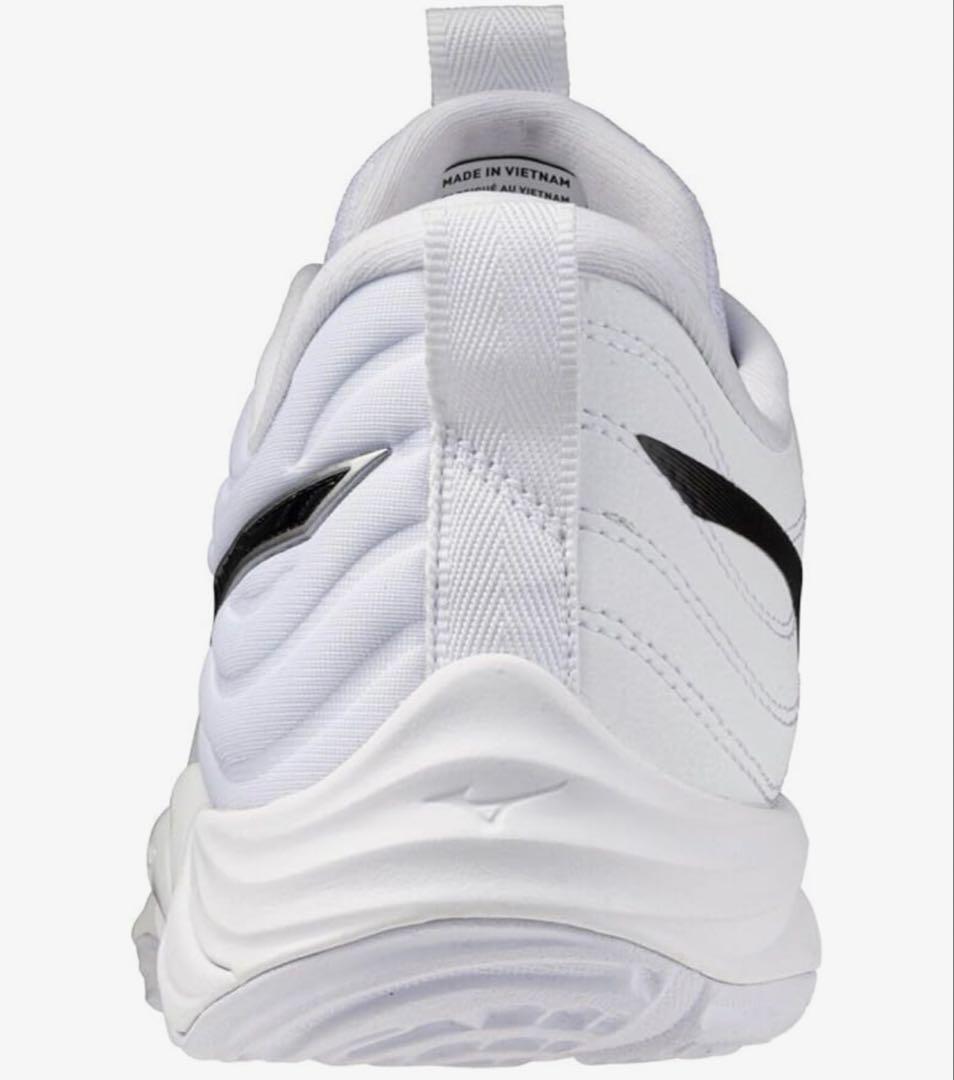 【新品未使用】Mizuno Wave Momentum Elite Wide