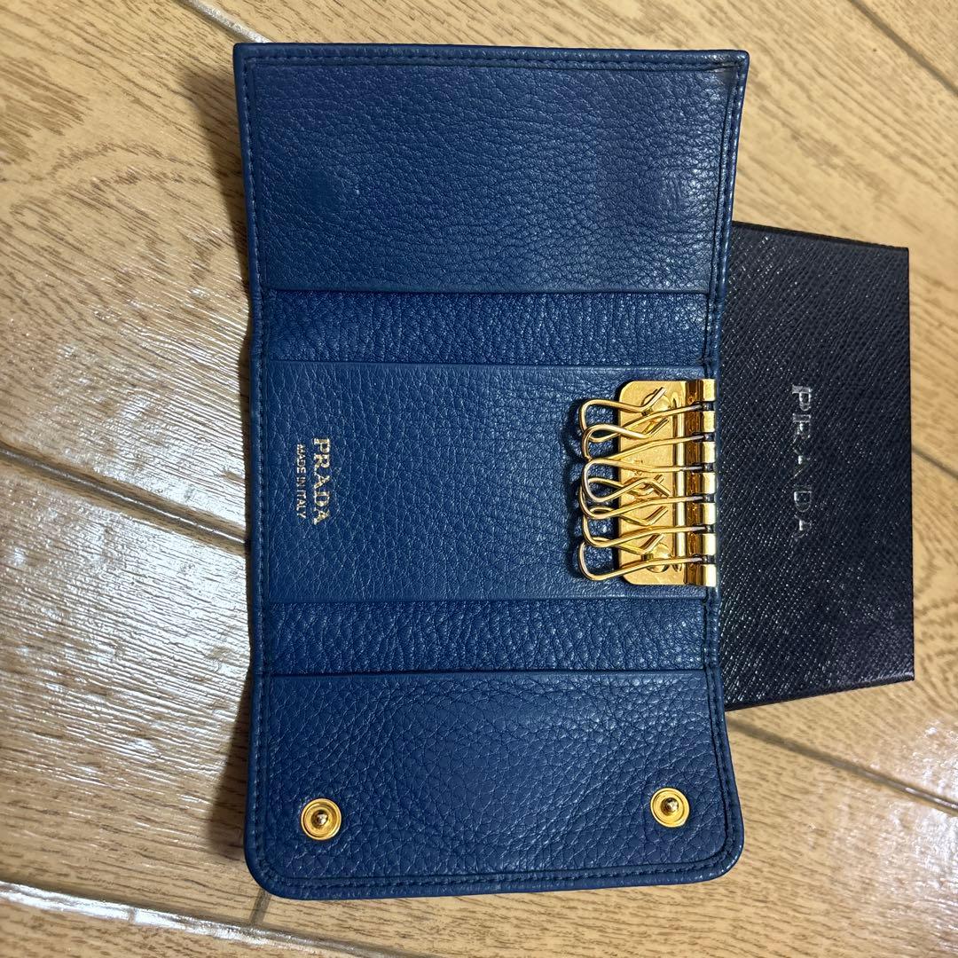 美品PRADA ネイビー レザー キーケース