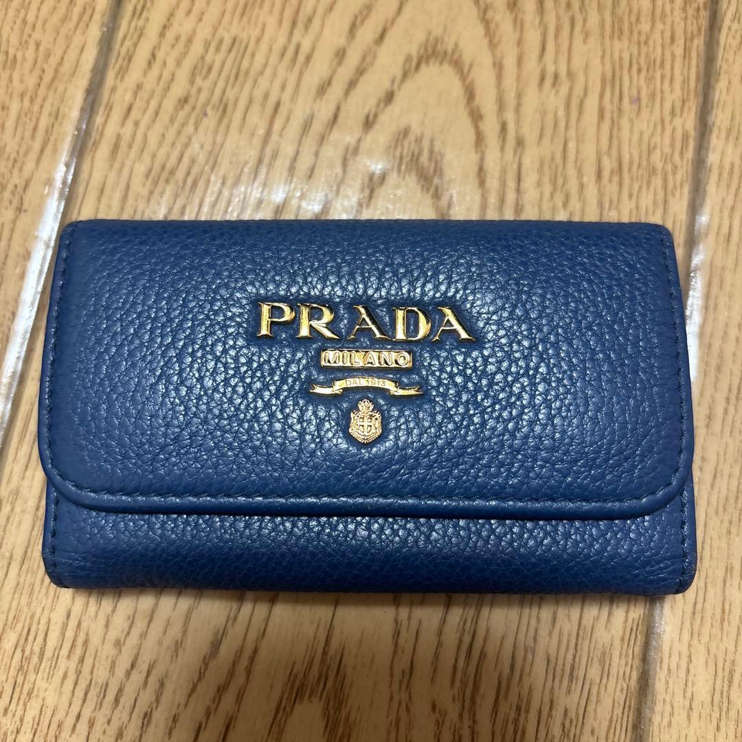 美品PRADA ネイビー レザー キーケース