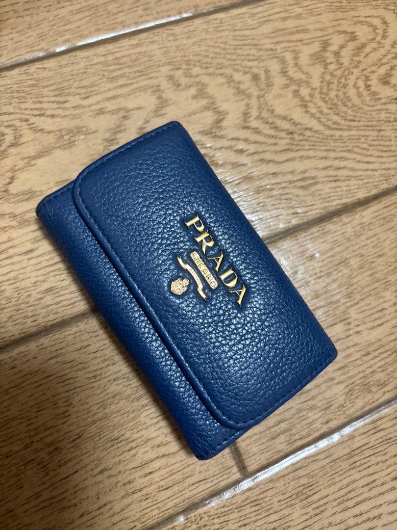 美品PRADA ネイビー レザー キーケース