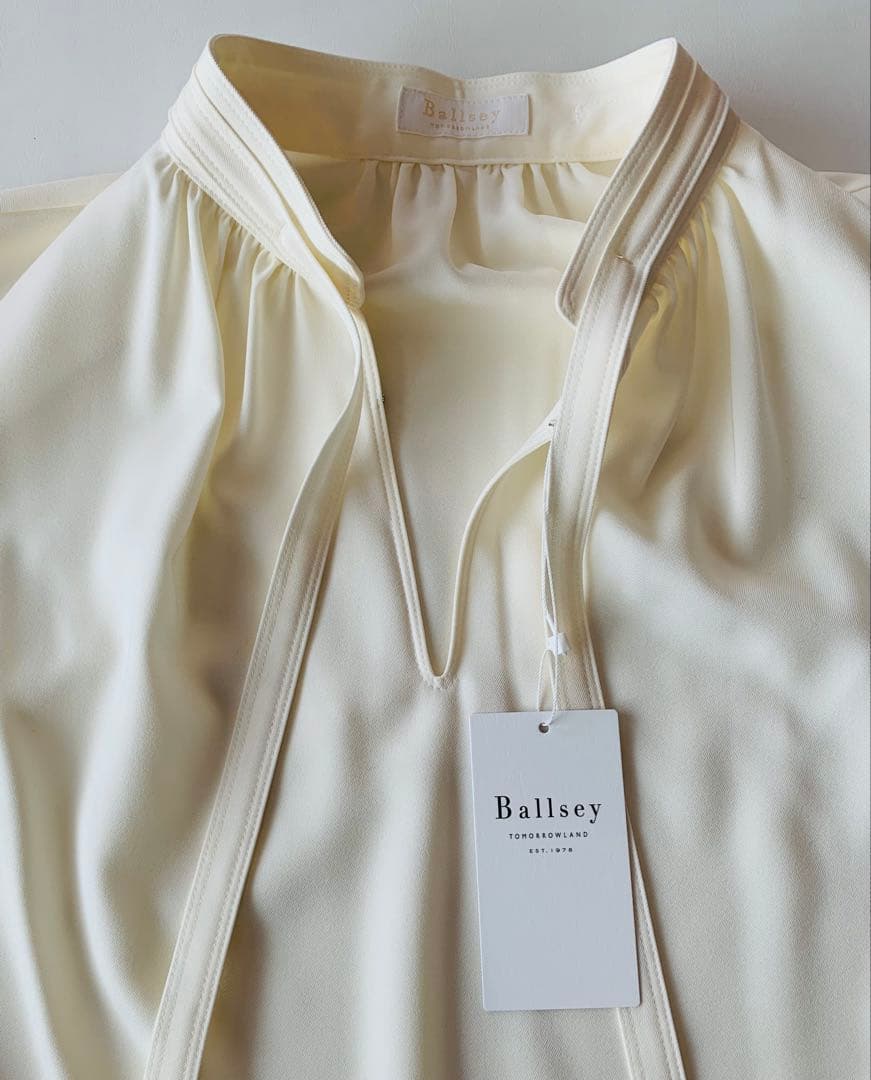 新品⭐︎トゥモローランド　ballsey スタンドカラーブラウス