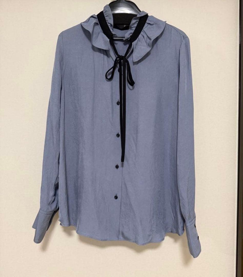 allureville Ｍサイズ　アセテートツイル配色タイブラウス　サックス