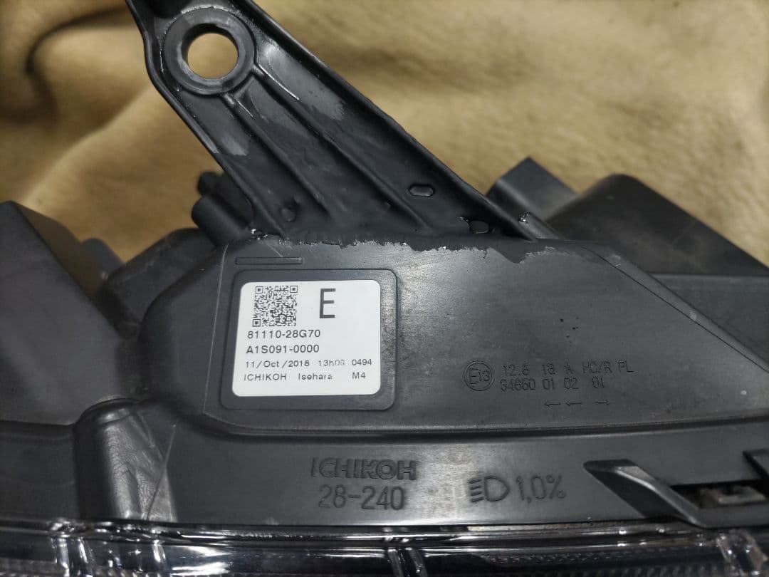 zrr80 voxy 右ledヘッドライト
