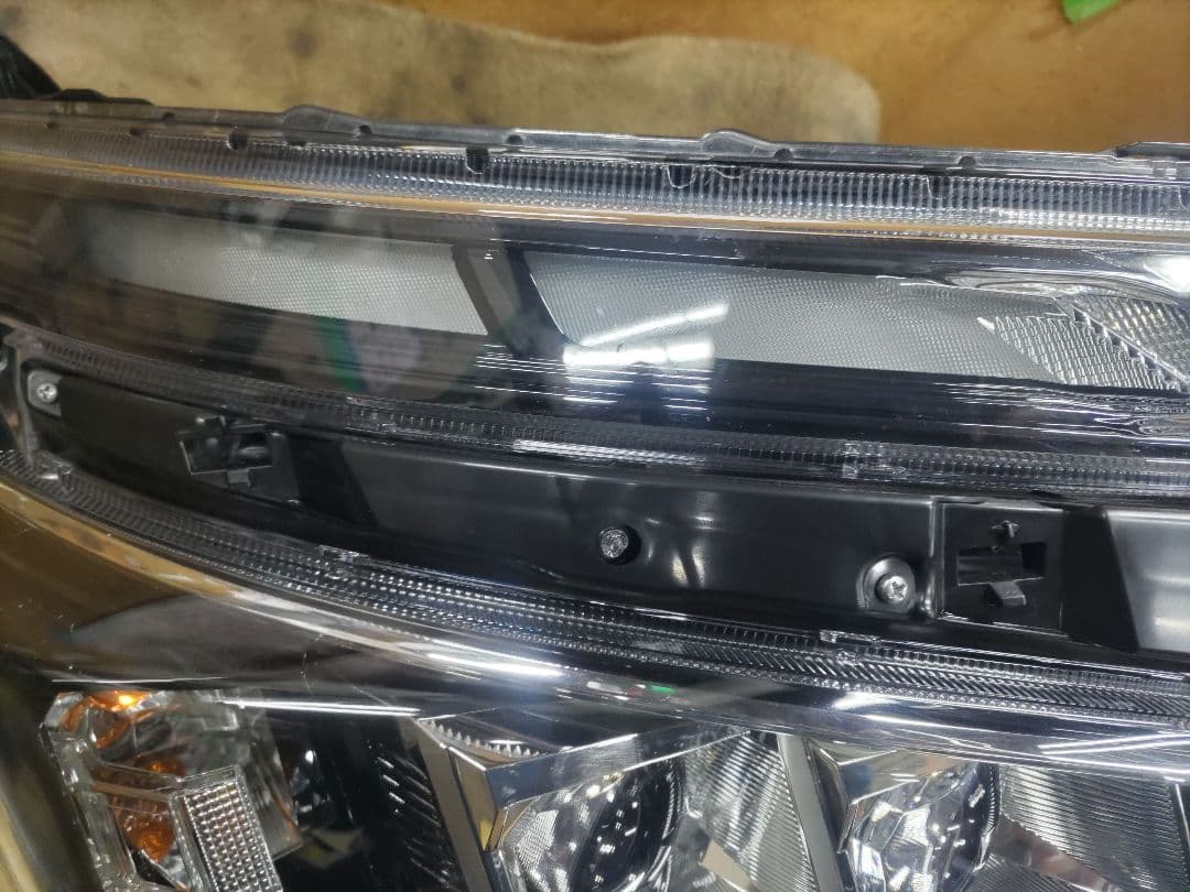 zrr80 voxy 右ledヘッドライト