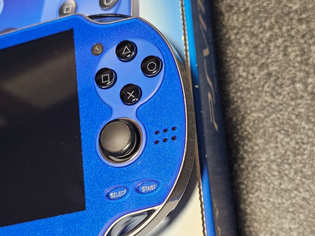 PlayStation®Vita サファイアブルー Wi-Fiモデル