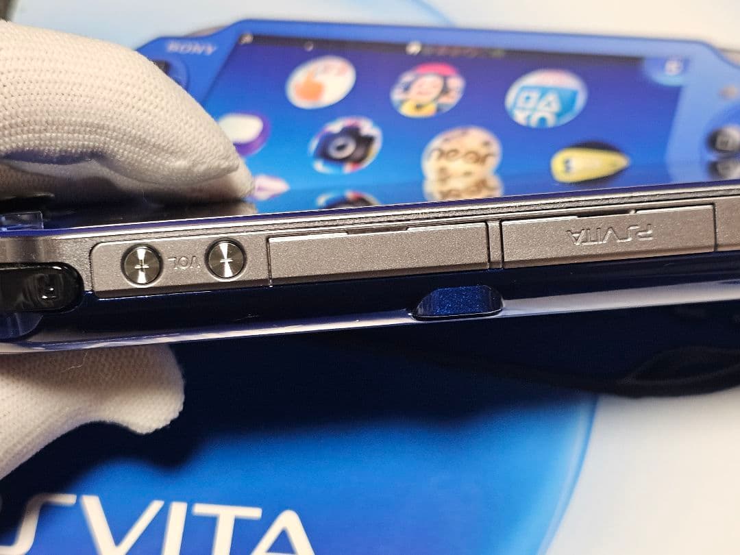 PlayStation®Vita サファイアブルー Wi-Fiモデル