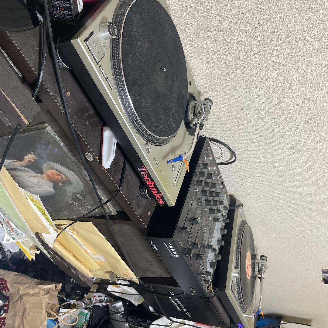 ターンテーブル2台とミキサー