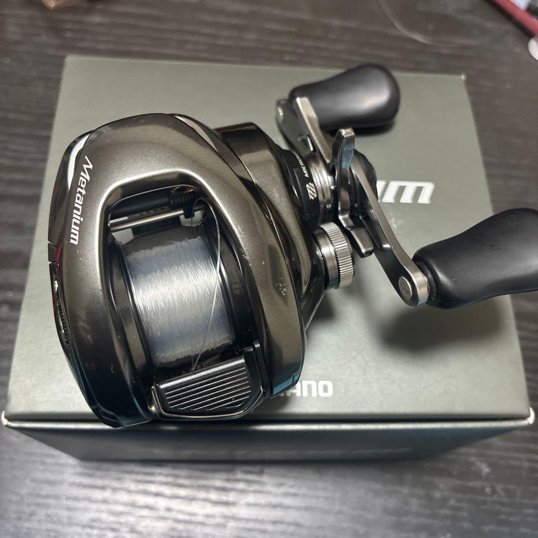 20nium ベイトリール 右ハンドル