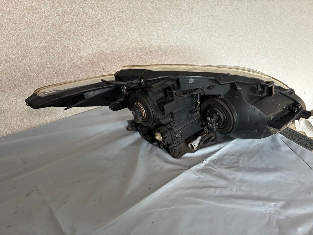 トヨタ プリウス 30系 純正ヘッドライト 左右セット HID 動作確認済み