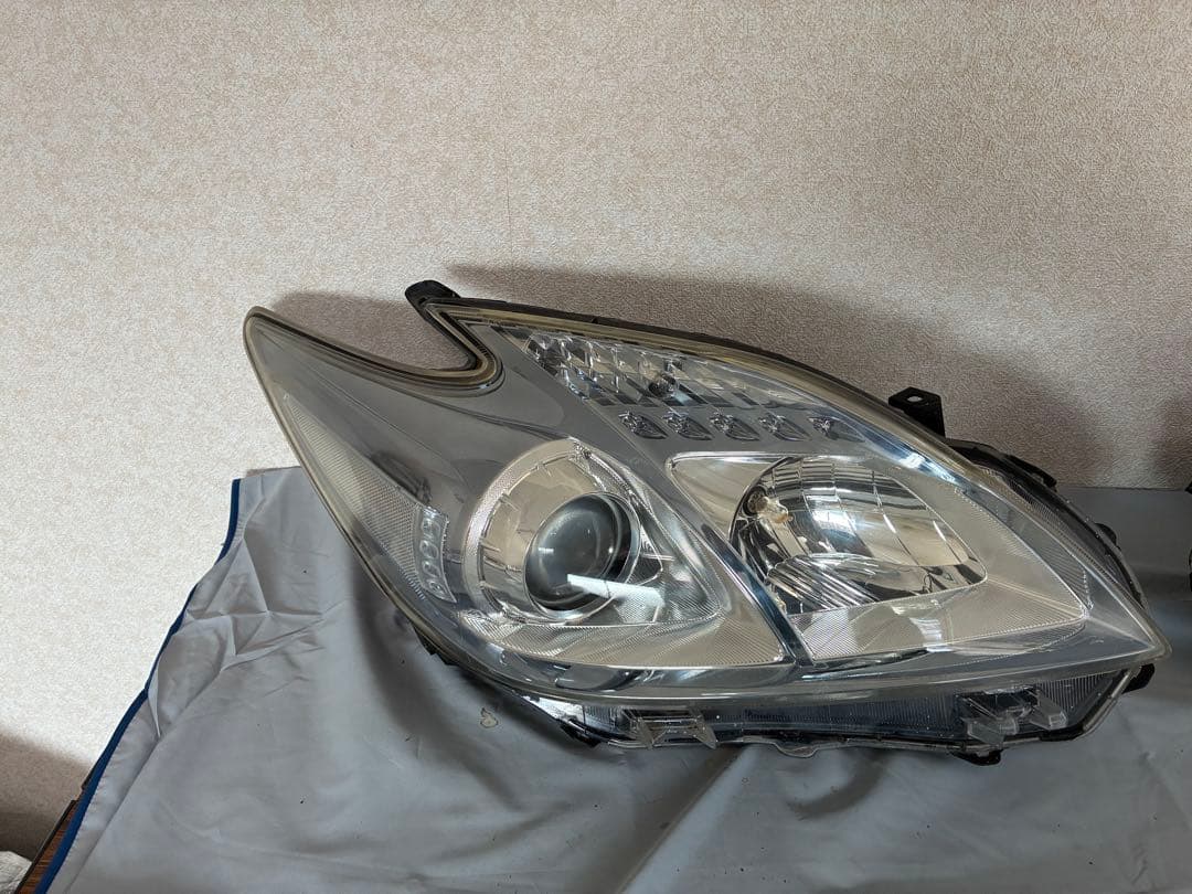 トヨタ プリウス 30系 純正ヘッドライト 左右セット HID 動作確認済み