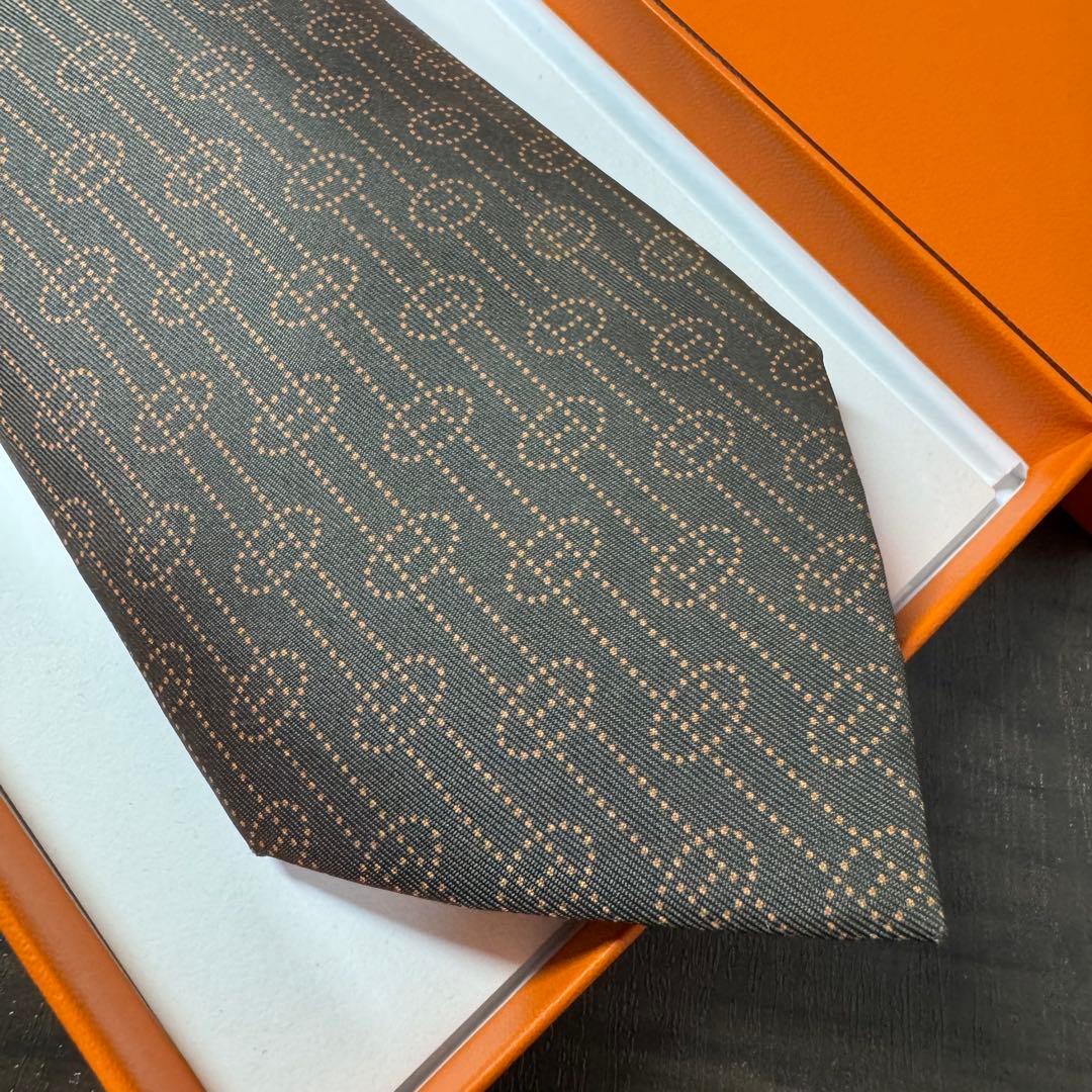 最高級 HERMES 『エヴリン』H柄 パンチングロゴ ネクタイ ブラウン
