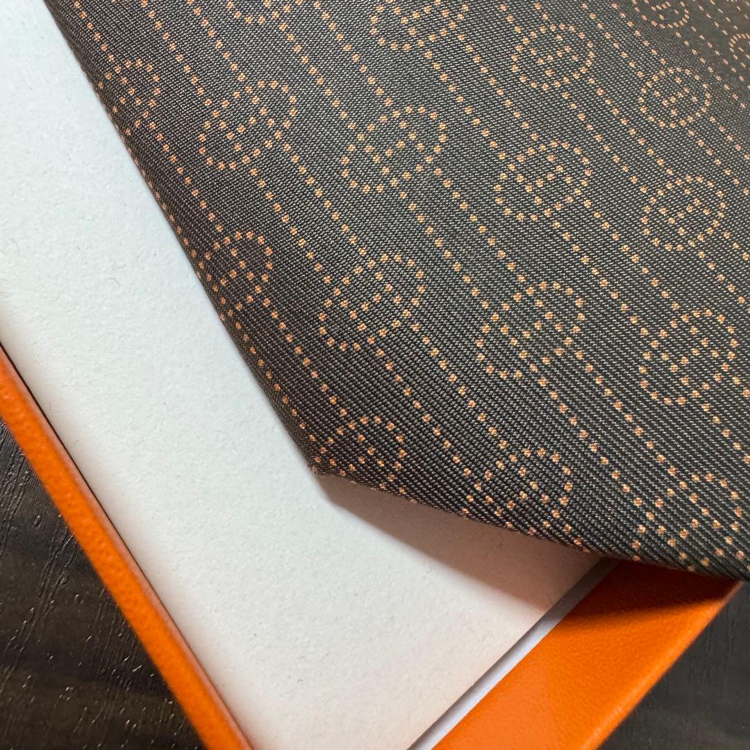 最高級 HERMES 『エヴリン』H柄 パンチングロゴ ネクタイ ブラウン