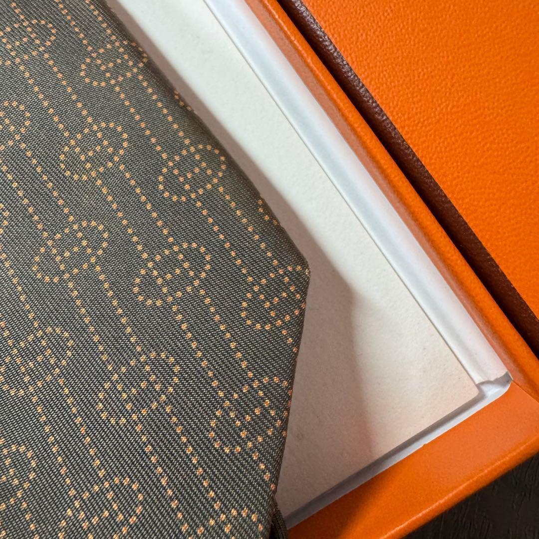 最高級 HERMES 『エヴリン』H柄 パンチングロゴ ネクタイ ブラウン