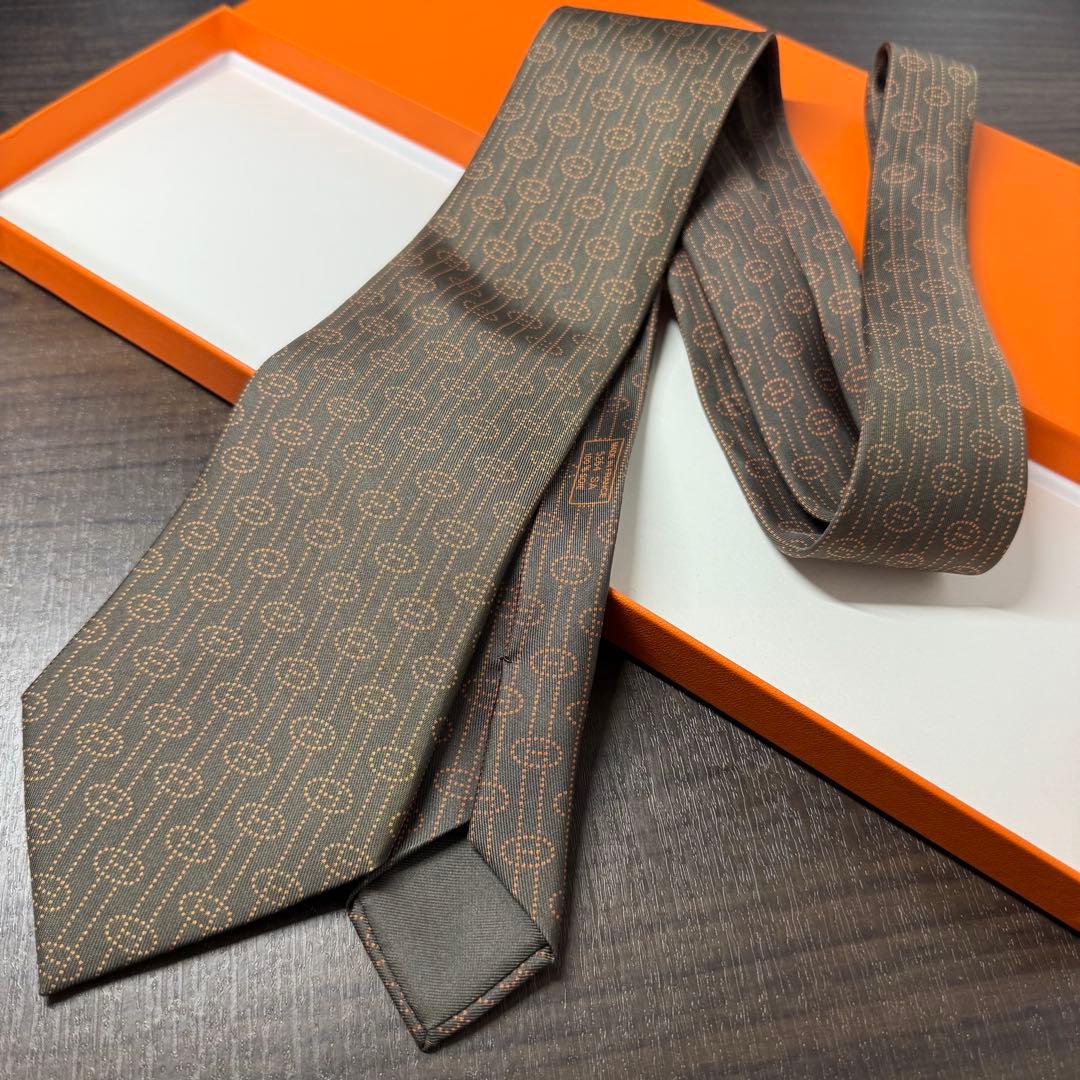 最高級 HERMES 『エヴリン』H柄 パンチングロゴ ネクタイ ブラウン