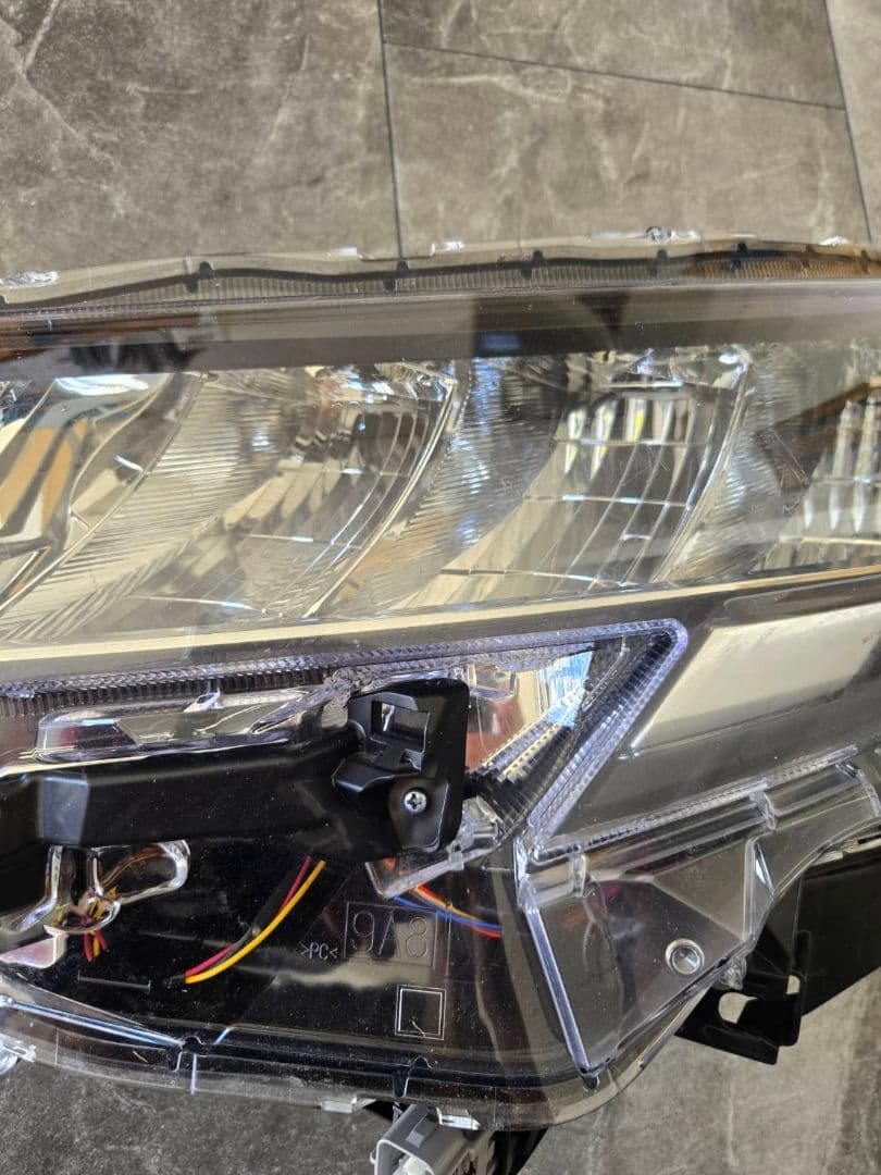 トヨタ　90系ノア　LED　ヘッドライト