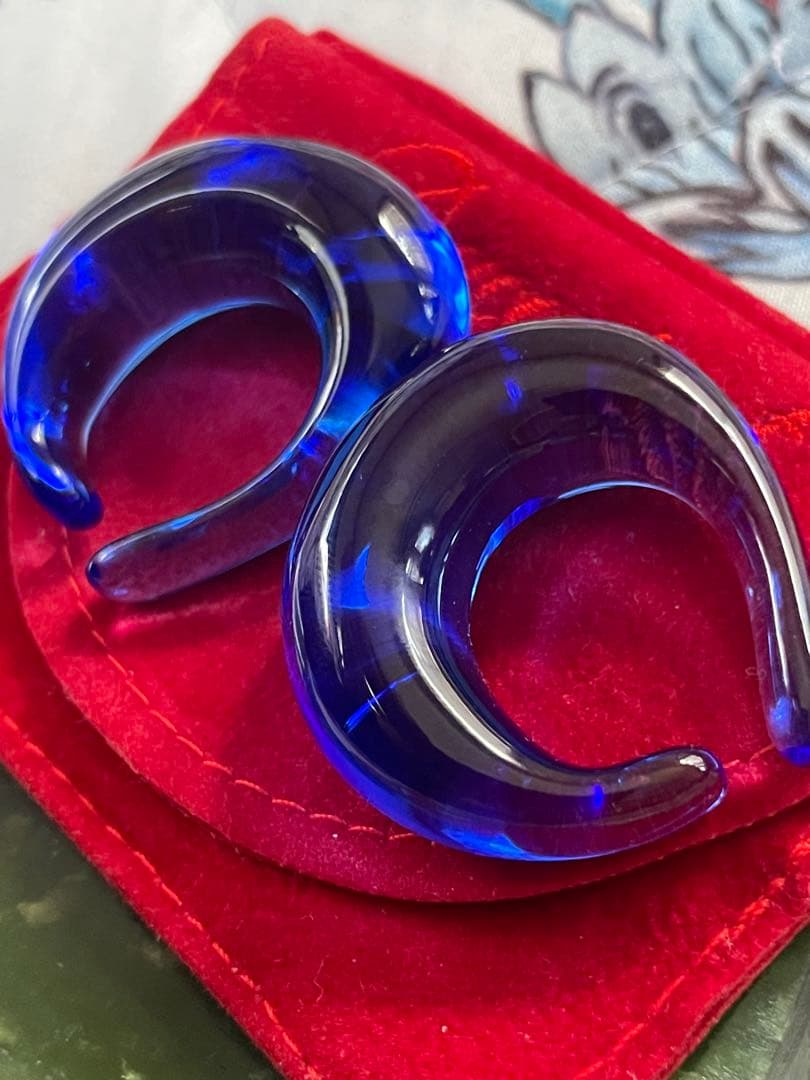 Baccarat ガラス イヤーカフ