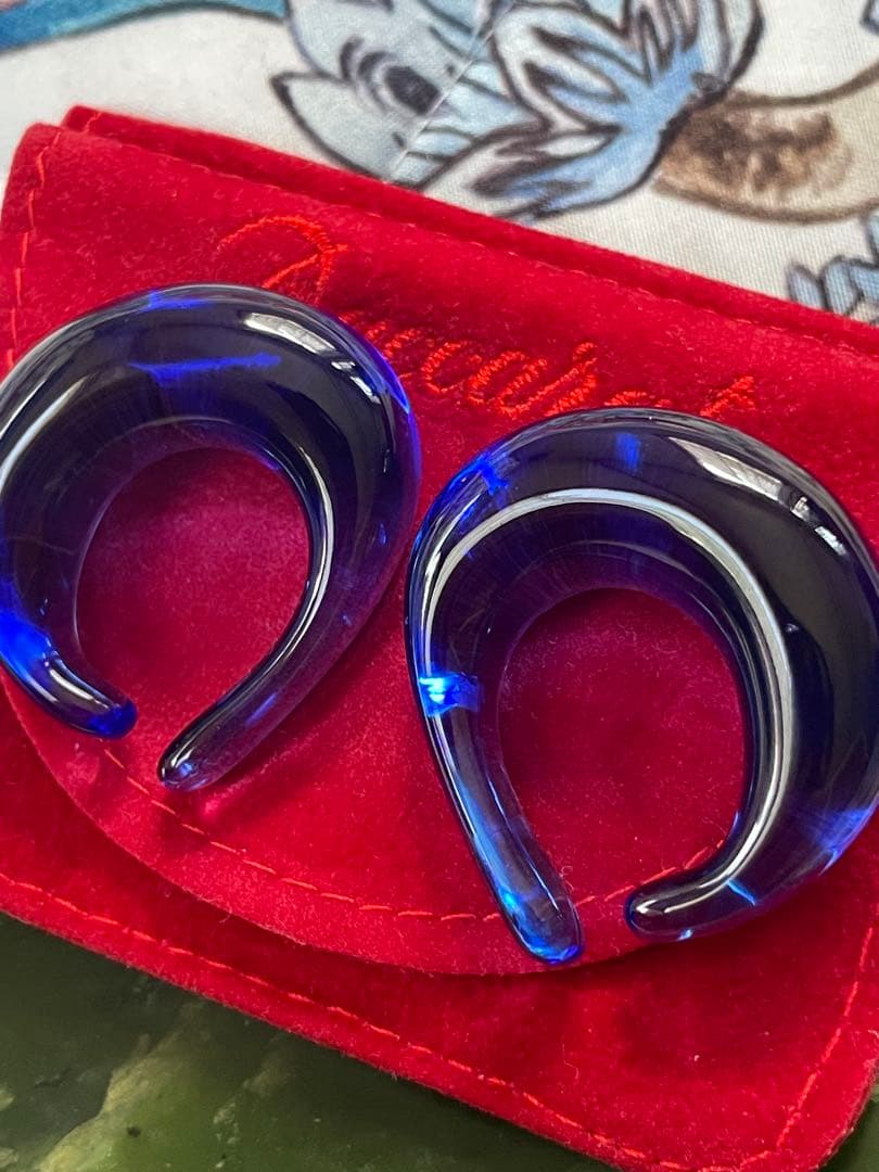 Baccarat ガラス イヤーカフ
